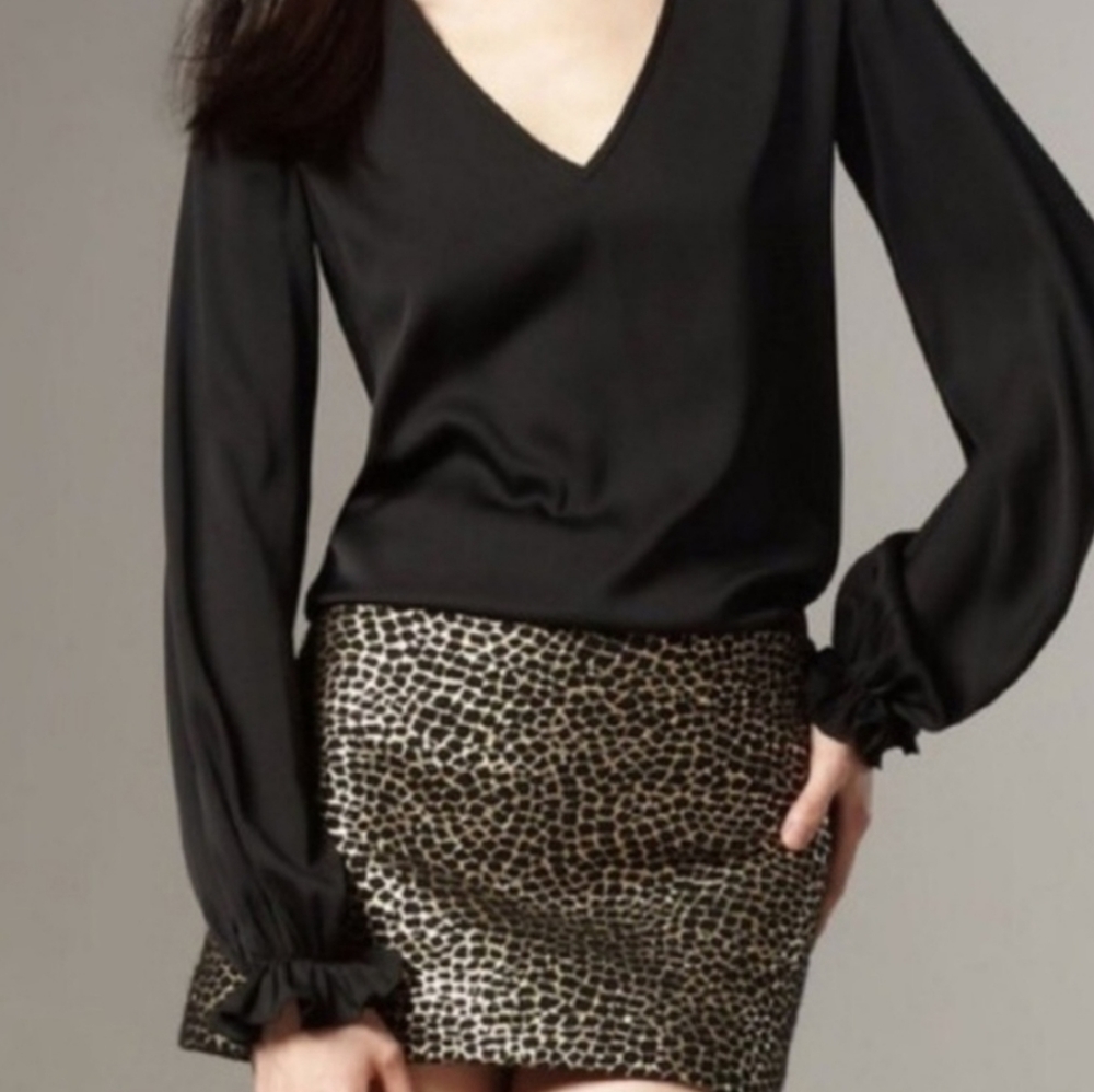 Diane von Furstenberg Mini Skirt black, 100% Wool. Size P fits a Size 4